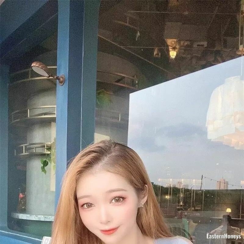 QiQi, 23