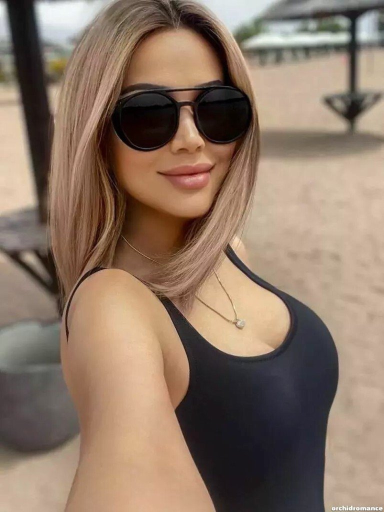 Aidana, 38